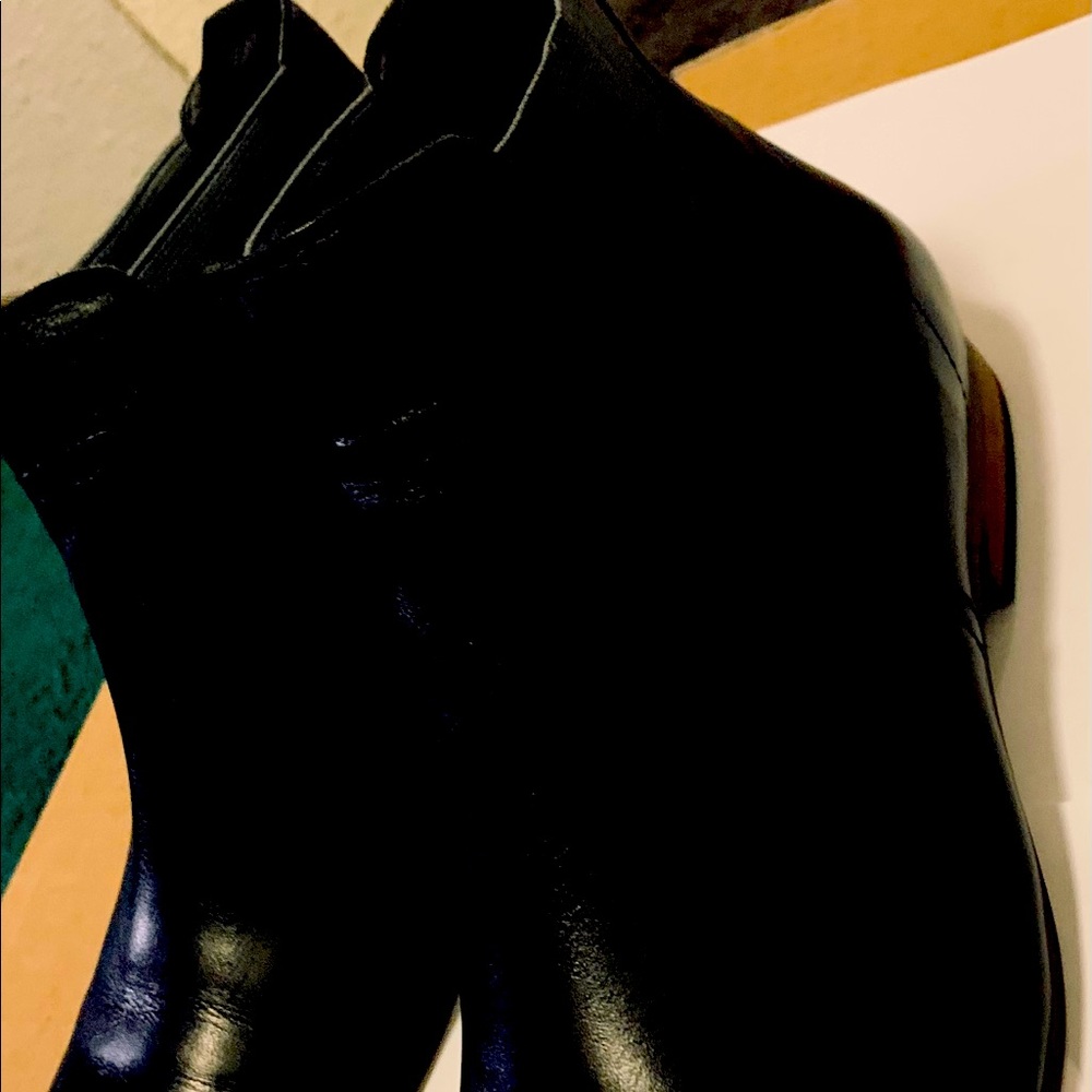 Black dress shoes